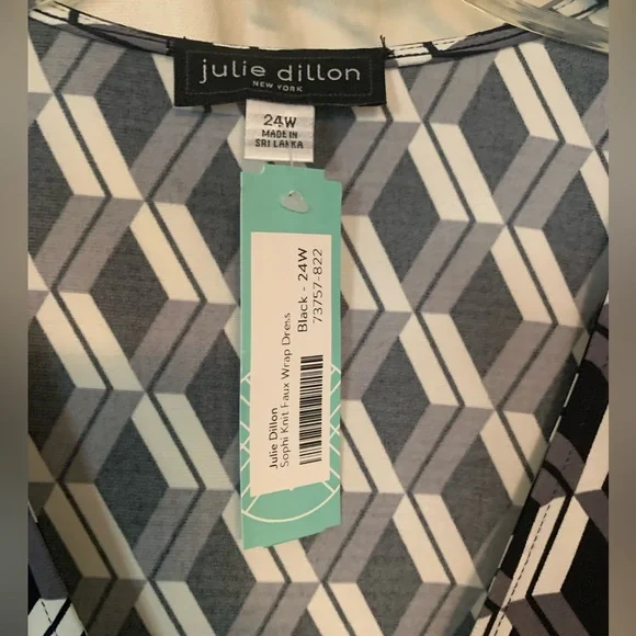 Elegant Black, Gray, and White Geometric Wrap Dress - Picture 5 of 7